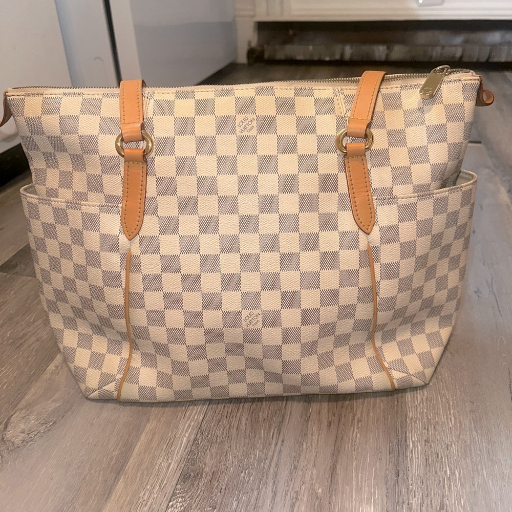 ⭐️Authentic Totally MM Azur LV⭐️